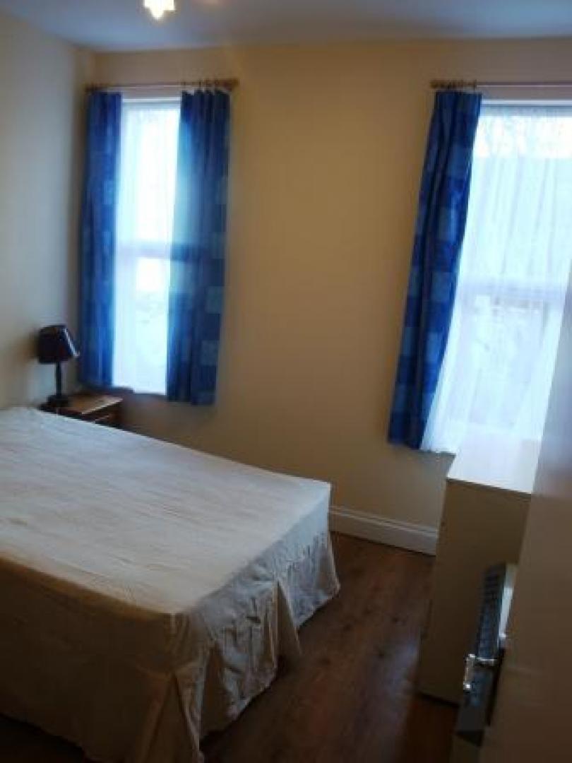 			NEW INSTRUCTION, 3 Bedroom, 1 bath, 1 reception Flat			 Crewys Road, GOLDERS GREEN/CRICKLEWOOD